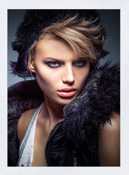 Dřevěný bílí rám s fotografií, nové město na moravě, vysočina