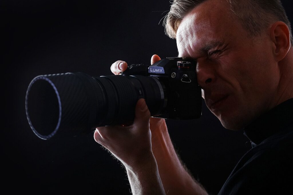 Profesní, firemní a promo fotografie v hodné k reklamním a prezentačním účelům, na web či vizitku, plakát nebo obal desky. Nové Město na Moravě, vysočina