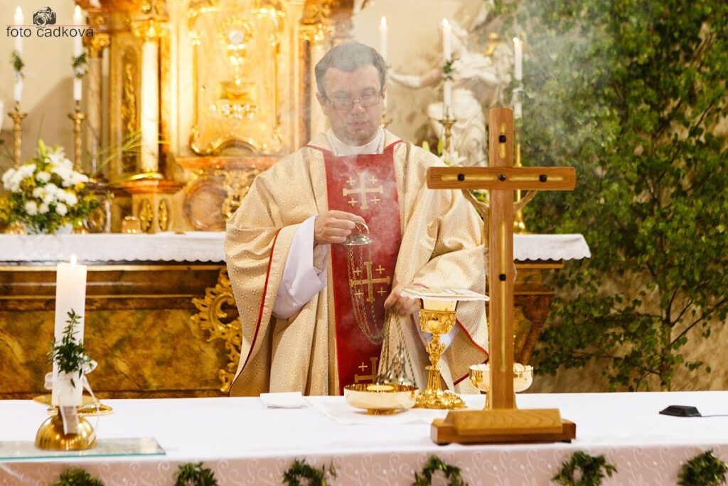 Svaté přijímání a křtiny fotografujeme jak pro jednotlivé rodiny, tak pro více nebo všechny zúčastněné rodiny. Nové Město na Moravě, Žďár nad Sázavou, Vysočina