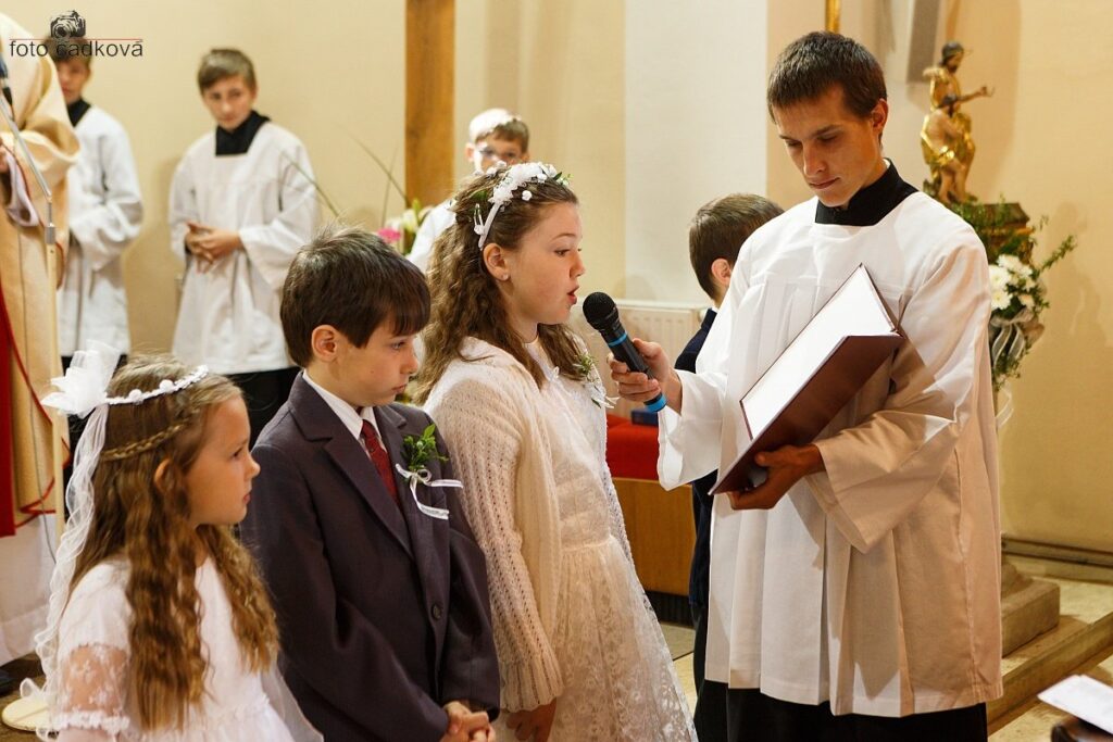 svaté přijímání 145